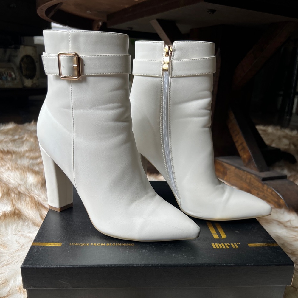 IDIFU White Heeled Boots